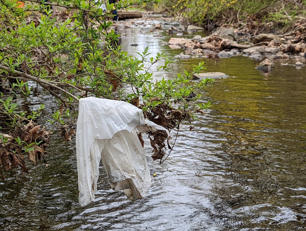 Throughout West Africa, drinking water is sold in these little plastic bags.  Locally, they're called Pure Water. : r/interestingasfuck